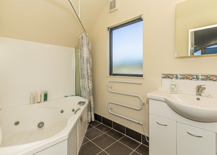  at 13 Rua Avenue, Waitārere Beach, Levin