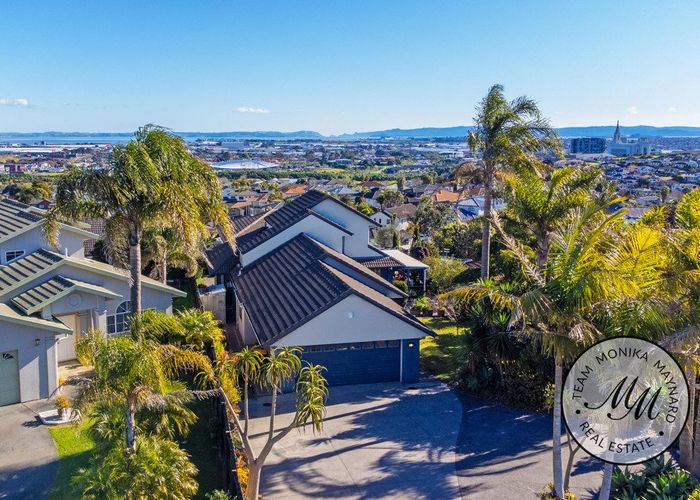  at 31 Ribbonwood Crescent, Goodwood Heights, Auckland