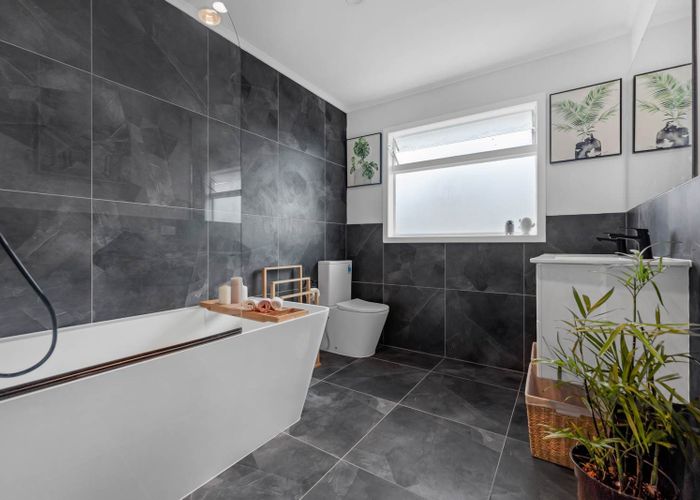  at 10 Mildmay Road, Henderson, Waitakere City, Auckland