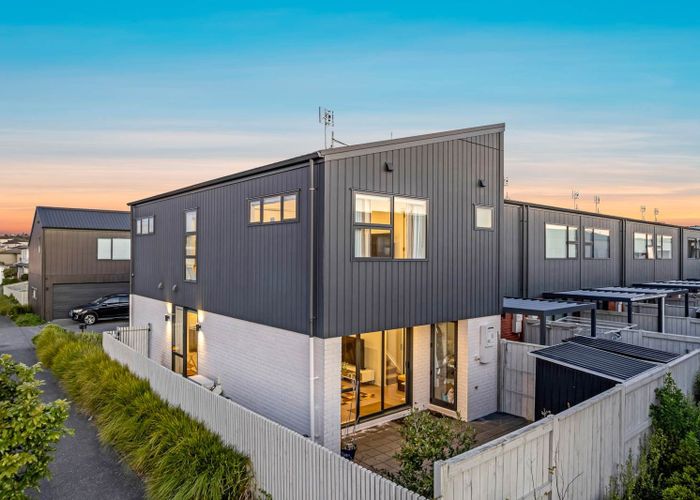  at 16 Magnetite Lane, Flat Bush, Manukau City, Auckland