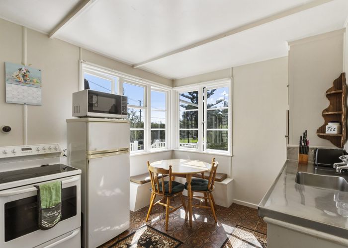  at 13 Philomel Crescent, Bayswater, Auckland