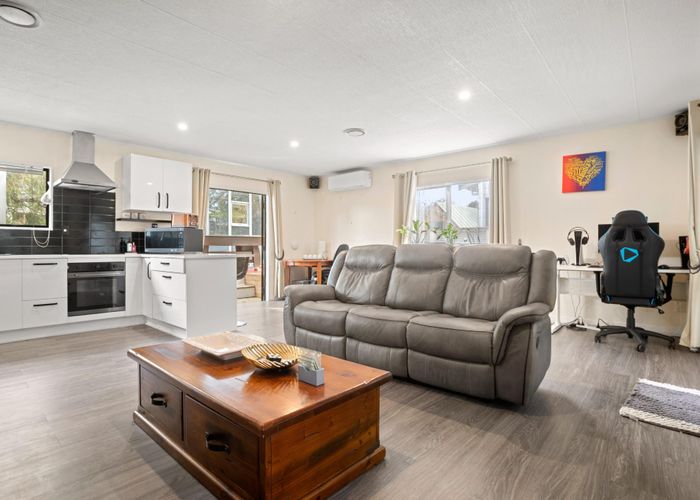  at 2/6 Makora Road, Massey, Waitakere City, Auckland