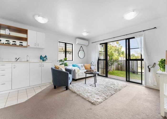  at 40/8 Carolina Place, Albany, North Shore City, Auckland