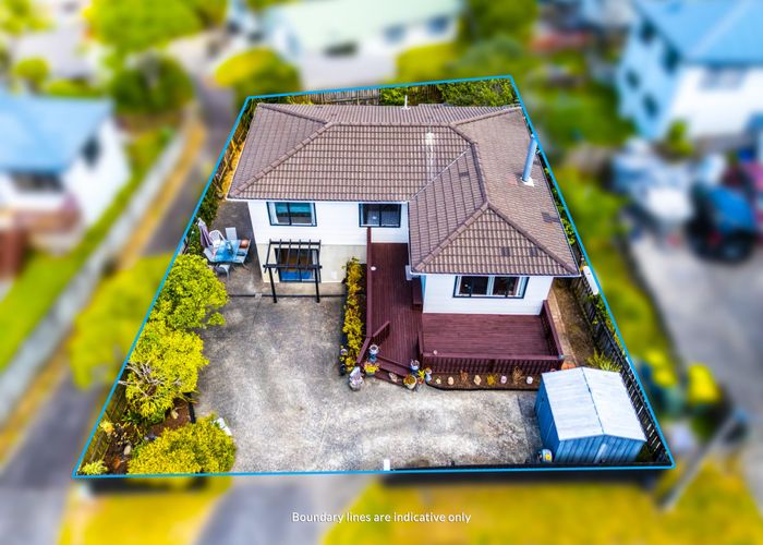  at 3 Loughanure Place, Massey, Waitakere City, Auckland