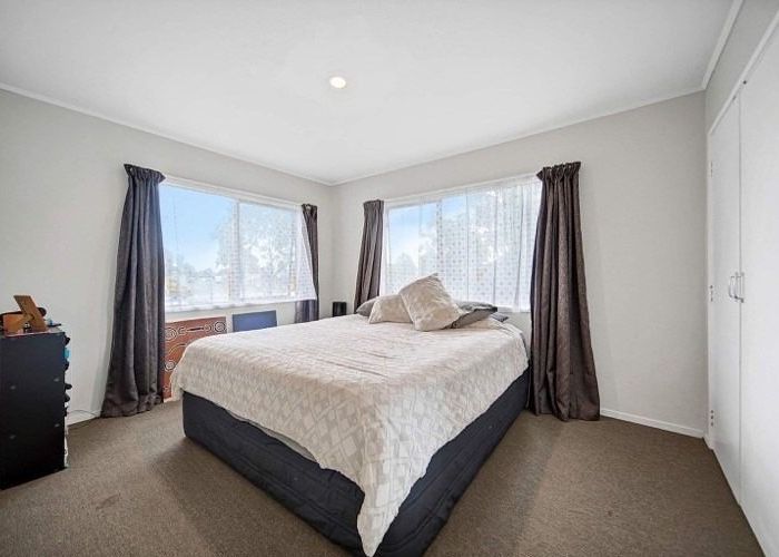  at 424 Roscommon Road, Clendon Park, Auckland