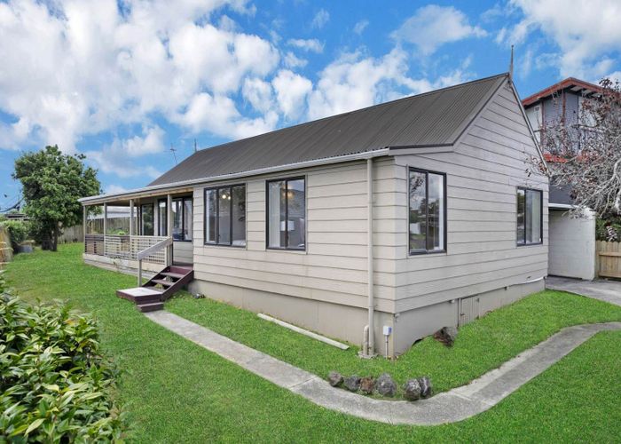  at 18 Greenstone Place, Clover Park, Auckland