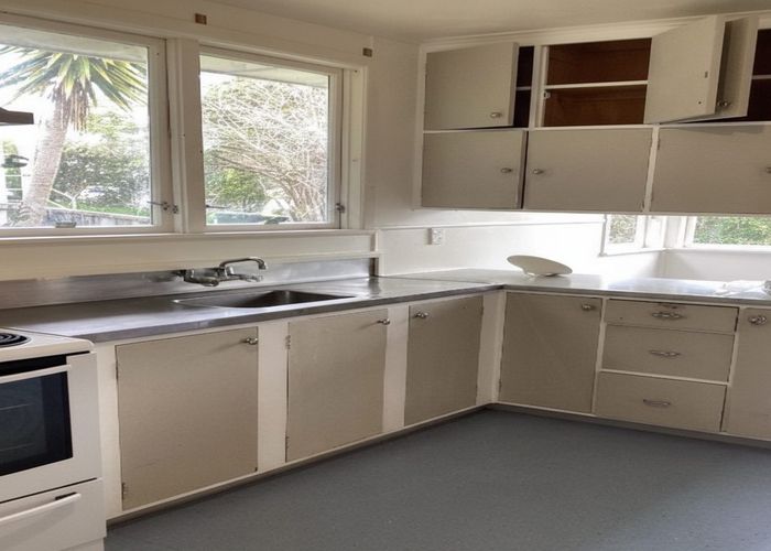  at 7 Cutts Crescent, Paremoremo, North Shore City, Auckland