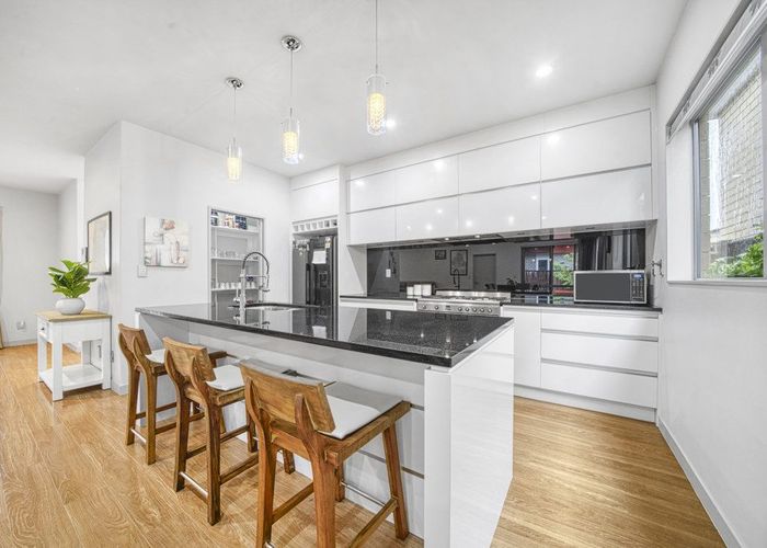  at 8 Moville Drive, Flat Bush, Manukau City, Auckland