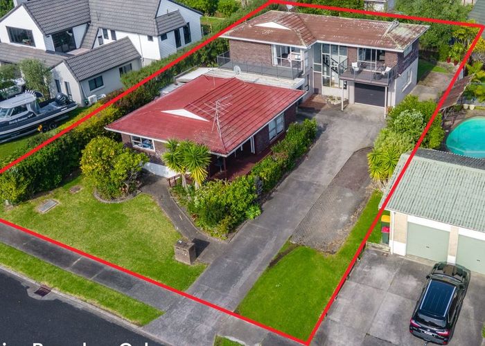  at 2/7 Malloy Place, Eastern Beach, Auckland