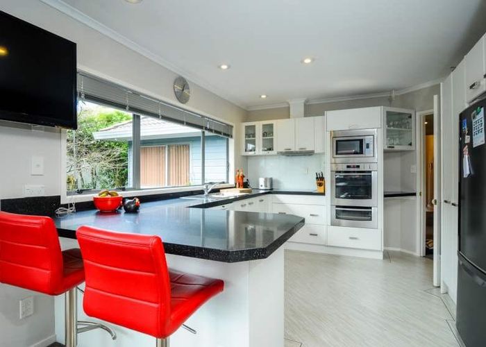  at 17 Bayside Drive, Browns Bay, Auckland
