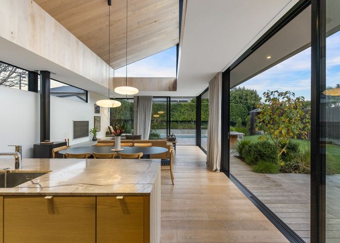  at 90 Walker Road, Point Chevalier, Auckland