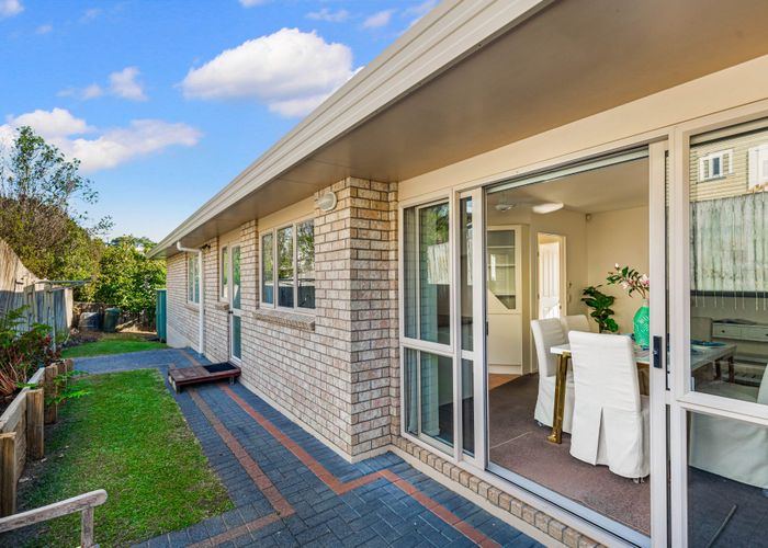  at 8B Kinross Street, Blockhouse Bay, Auckland