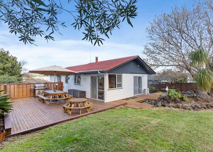  at 20  Newham Place, Henderson, Waitakere City, Auckland