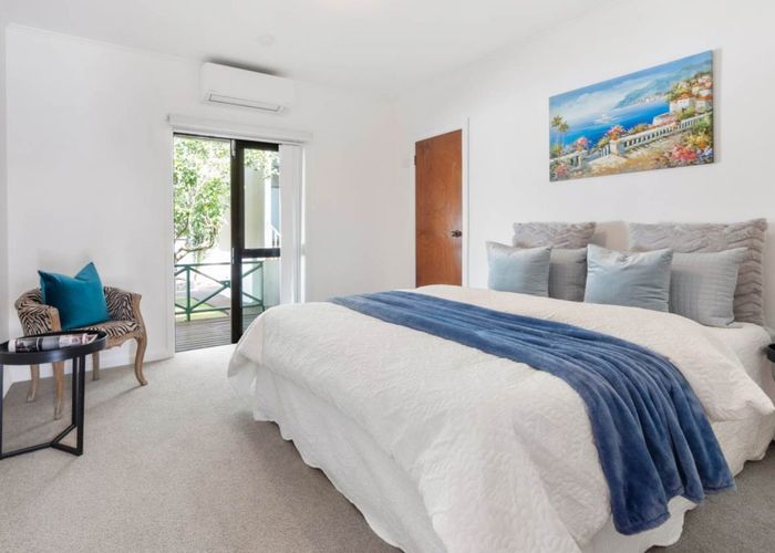  at 98 Lynwood Road, New Lynn, Auckland