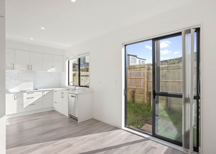  at 5/60 Kelman Road, Kelston, Waitakere City, Auckland