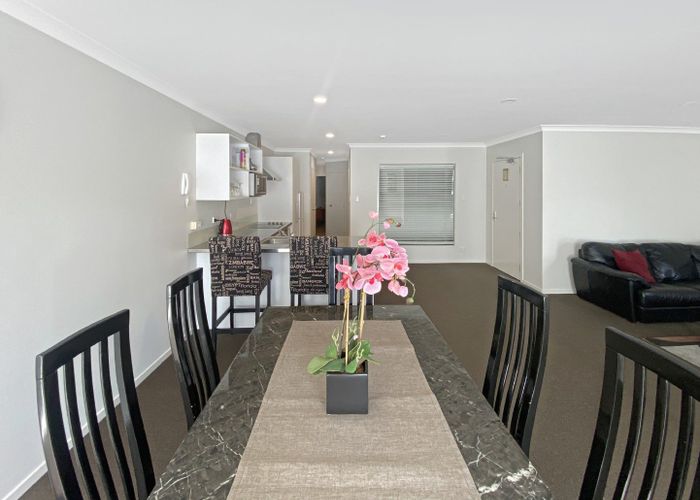  at 1/391 Victoria Street *Carpark Included* , Hamilton City Central, Hamilton, Waikato