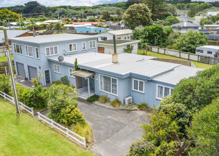  at 5 Ngatiawa Street, Himatangi Beach