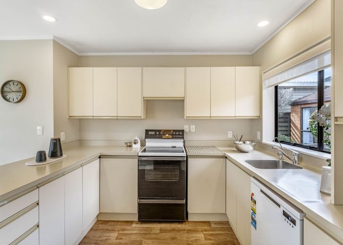  at 2 Truman Street, Saint Johns, Auckland