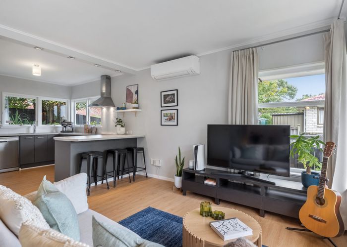  at 2/11 Lenihan Street, Northcote, North Shore City, Auckland