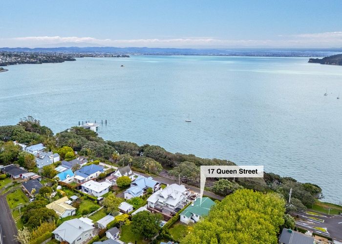  at 17 Queen Street, Northcote Point, Auckland