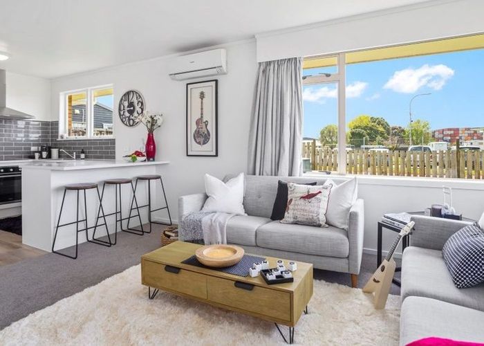  at 4/31A Vine Street, Mangere East, Auckland