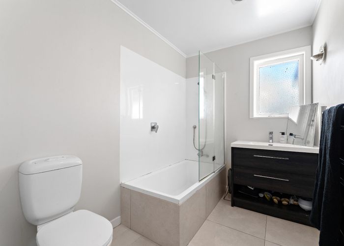  at 18 Murray Road, Te Atatu Peninsula, Waitakere City, Auckland