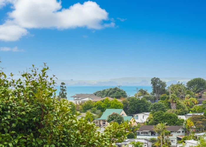  at 1/32 Arran Road, Browns Bay, North Shore City, Auckland