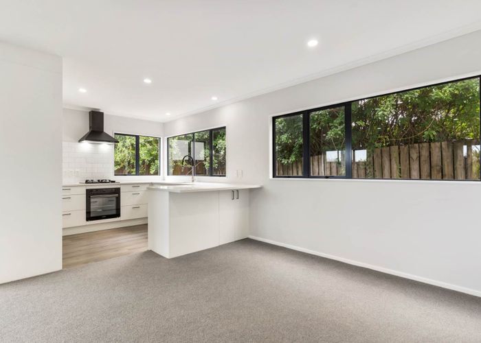  at 2/35 Highgrove Lane, Totara Vale, Auckland