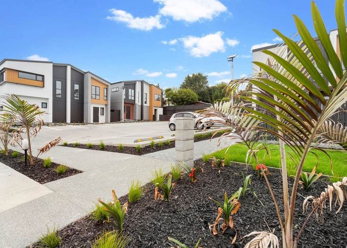 at 20 Don Oliver Lane, Glen Eden, Waitakere City, Auckland