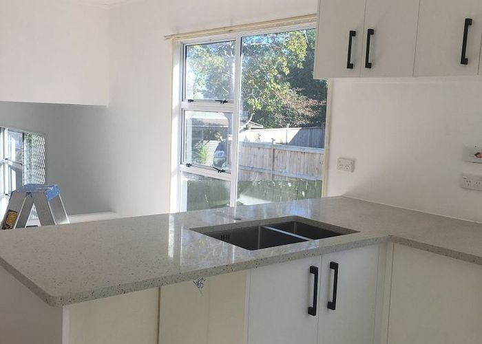  at 2/70 Seaview Road, Glenfield, North Shore City, Auckland