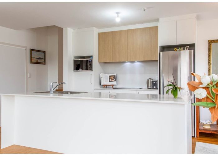  at 16/270  Onewa Road, Birkenhead, North Shore City, Auckland