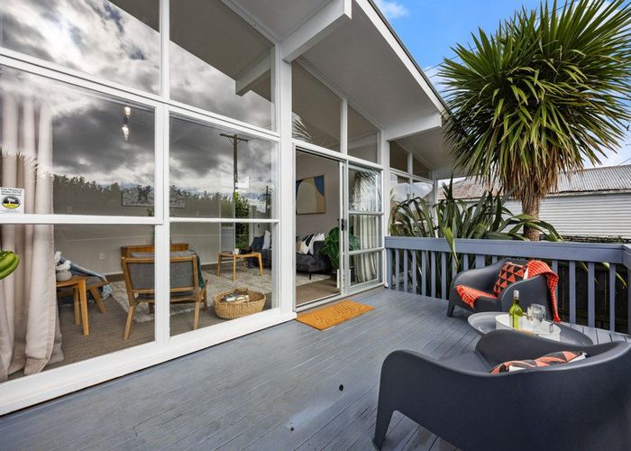  at 8 Pooks Road, Ranui, Waitakere City, Auckland