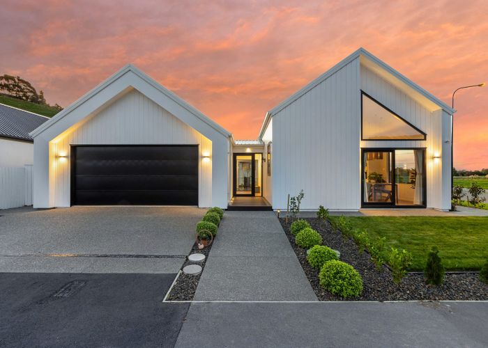  at 2 Emeline Chapman Drive, Cashmere, Christchurch City, Canterbury