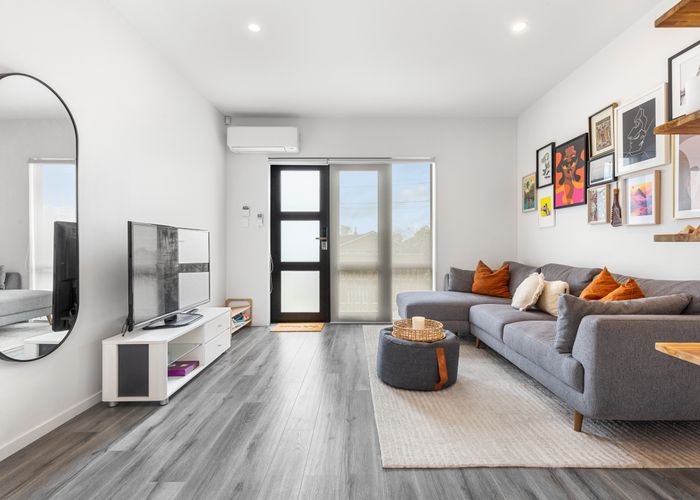  at 2/17 Panama Road, Mount Wellington, Auckland
