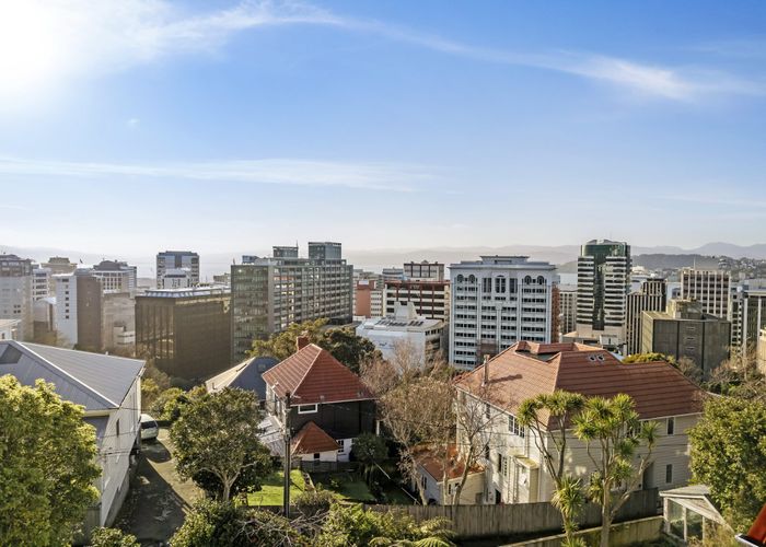  at 4 Wesley Road, Kelburn, Wellington