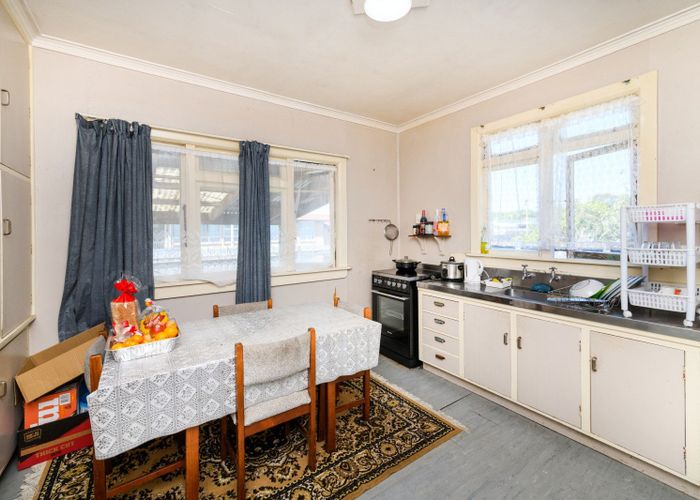 at 2 Carey Street, Longburn, Palmerston North