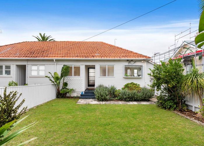 For sale 1/91 Queen Street, Northcote Point, North Shore City