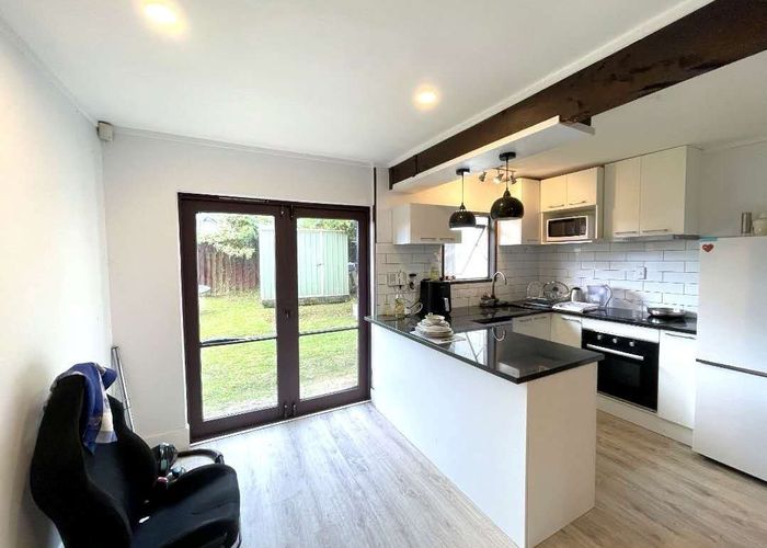  at 4/104 Pakuranga Road, Pakuranga, Auckland