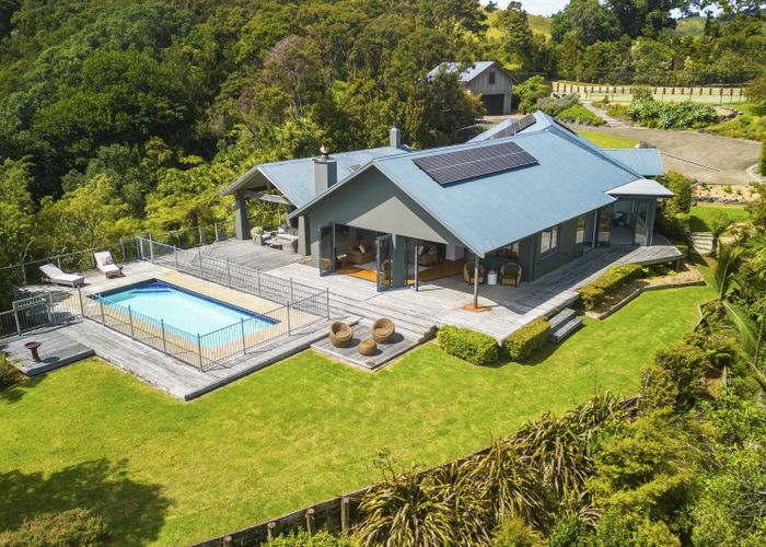 For sale 15A Te Papa Road, Kawakawa Bay, Manukau City, Auckland