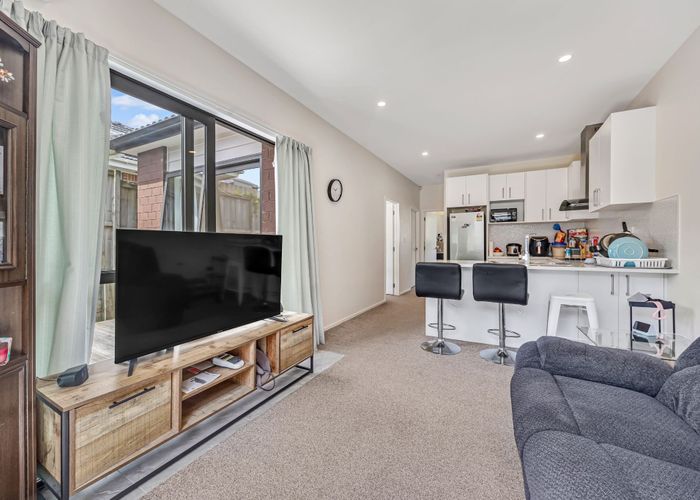  at 8A Miles Avenue, Papatoetoe, Auckland