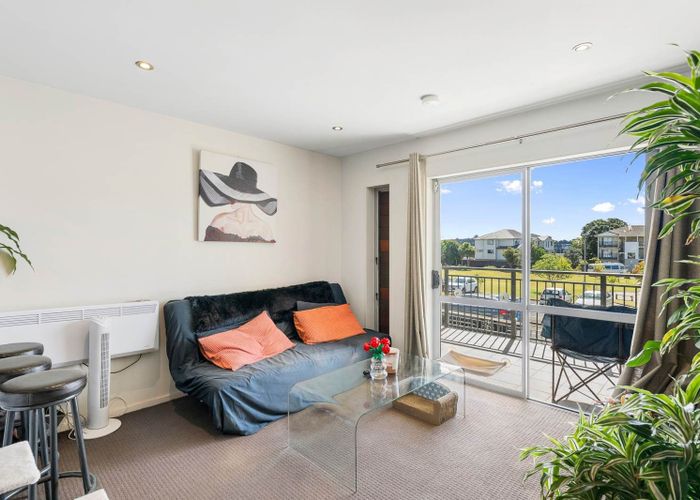  at E2/71 Spencer Road, Oteha, North Shore City, Auckland