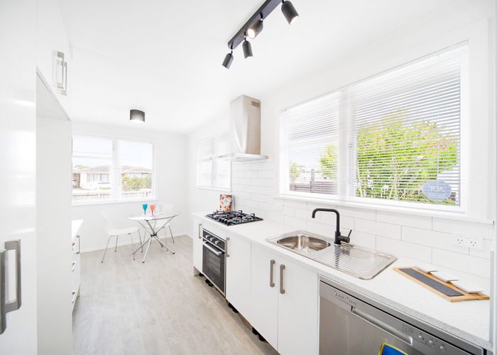  at 33 Convair Crescent, Mangere, Auckland
