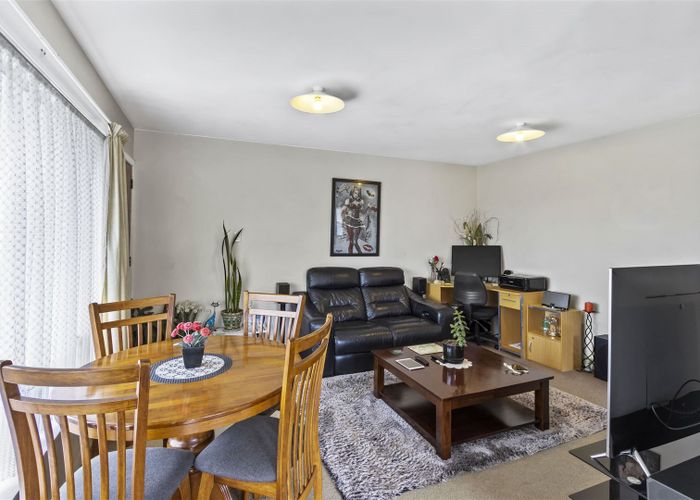  at 2/107 Gayhurst Road, Dallington, Christchurch