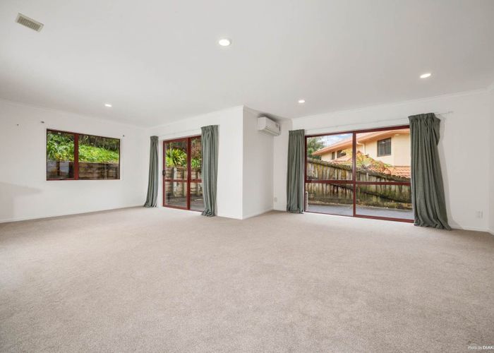  at 11 San Carlo Court, Henderson, Waitakere City, Auckland