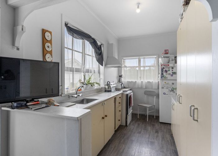 at 8 Holyoake Street, Whanganui East, Whanganui, Manawatu / Whanganui