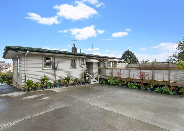  at 3/7 Edmonton Road, Henderson, Auckland