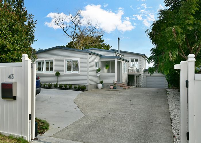  at 43 Tauhinu Road, Greenhithe, Auckland