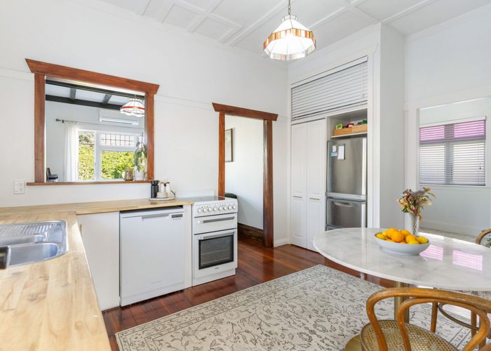  at 12 Mona Avenue, Mangere Bridge, Auckland