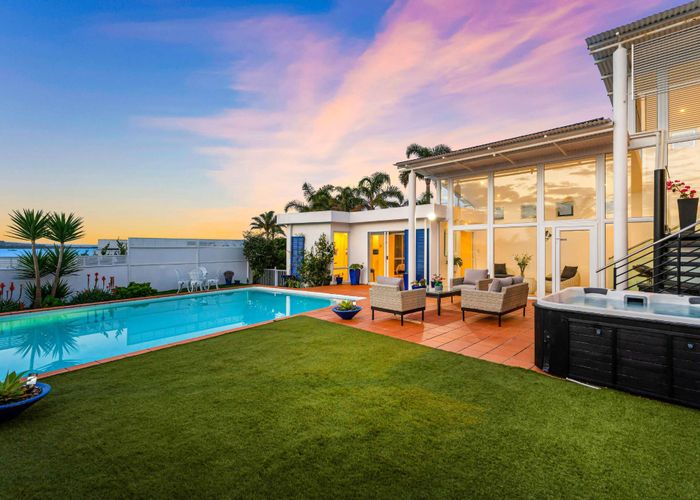  at 100 Bramley Drive, Farm Cove, Auckland