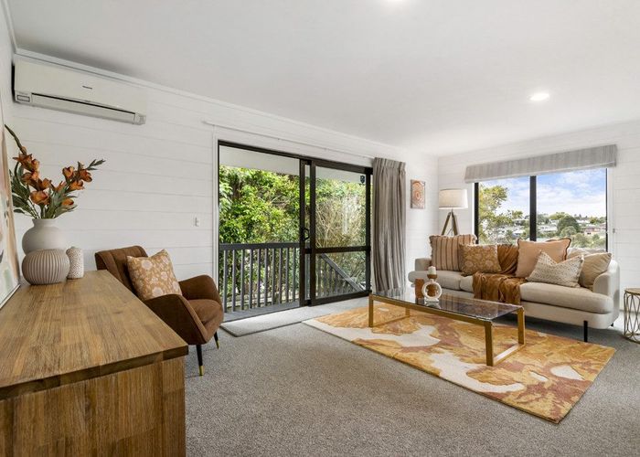  at 2/21 Tahu Crescent, Sunnynook, North Shore City, Auckland